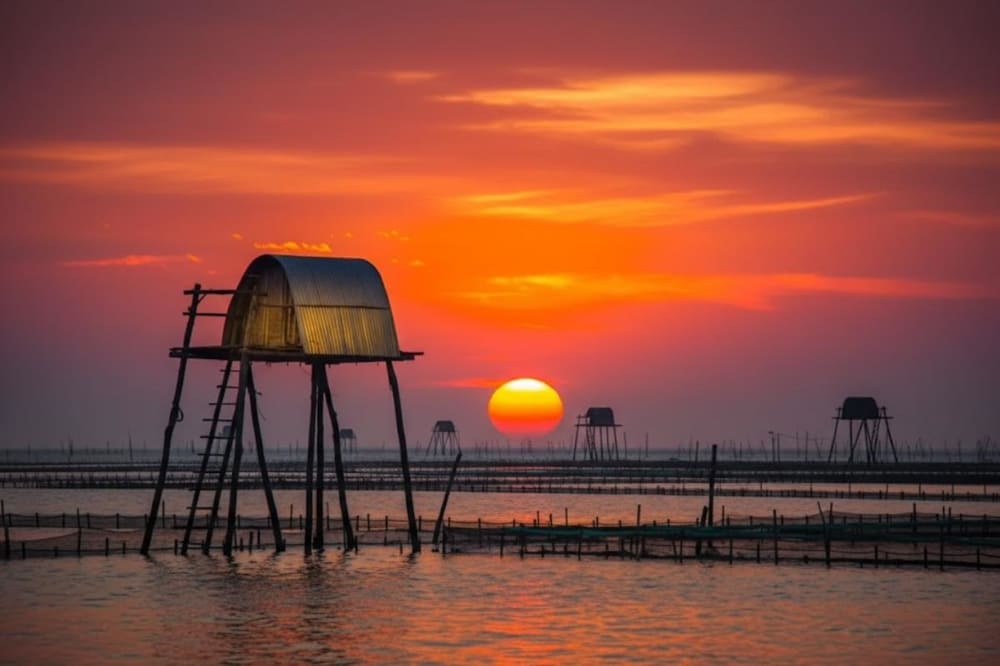 Ngắm bình minh và hoàng hôn trên bãi biển Đồng Châu